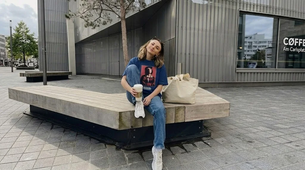 Billie Eilish Retro Graphic Portrait Tee