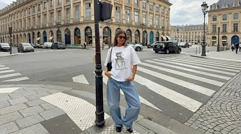 Ariana Grande Christmas Kisses Vintage Tee