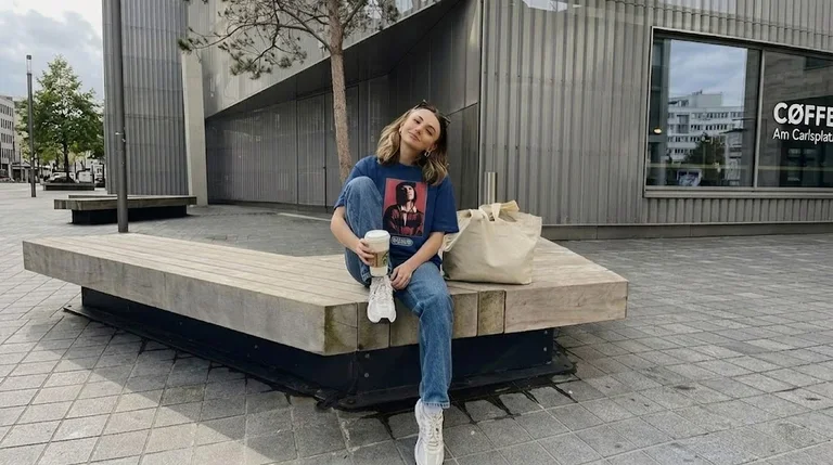 Billie Eilish Retro Graphic Portrait Tee