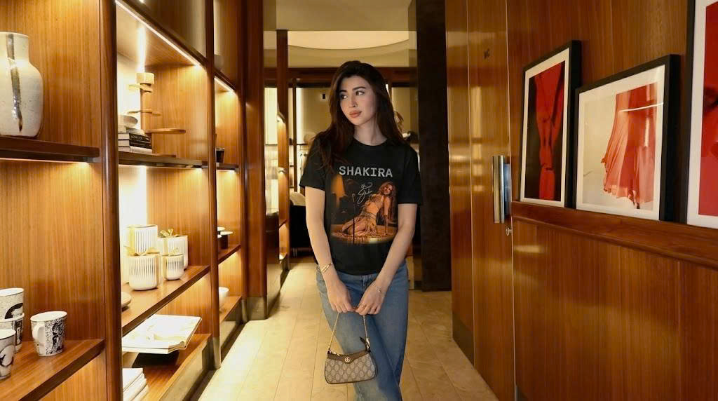 Shakira LMNL World Tour Golden Stage Star Tee