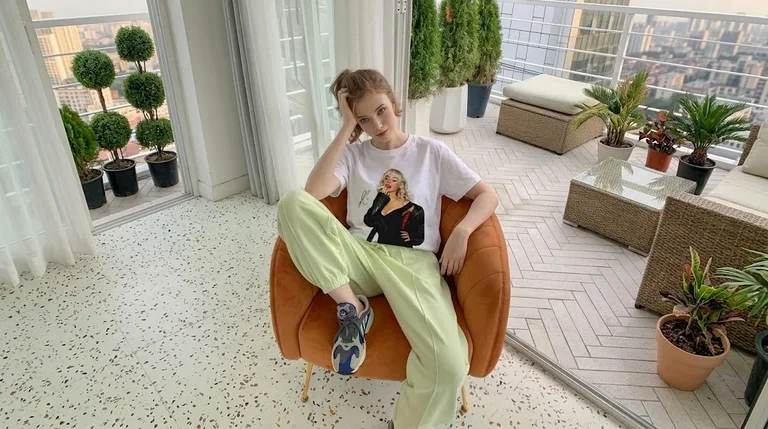 Sabrina Carpenter Graphic Tee Retro Vintage Style