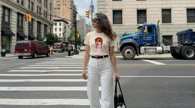 Sadie Sink Iconic Lightning Bolt Portrait T-shirt