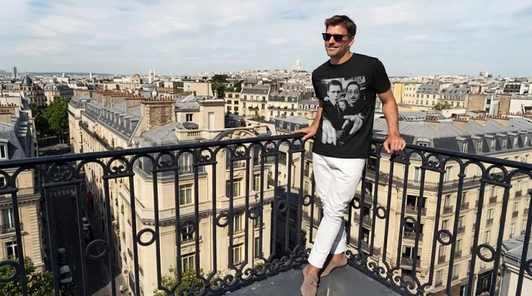 Tom Holland RDJ BW Iconic Star Style Tee